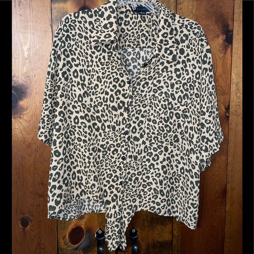 Cheetah shirt sleeve shirt.